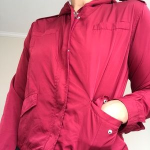 Wind breaker with hoodie lightweight